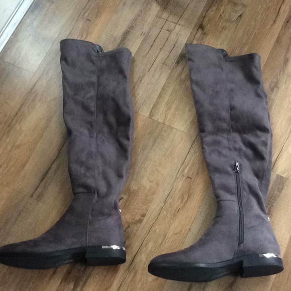 Calvin Klein suede boot - Picture 2 of 2